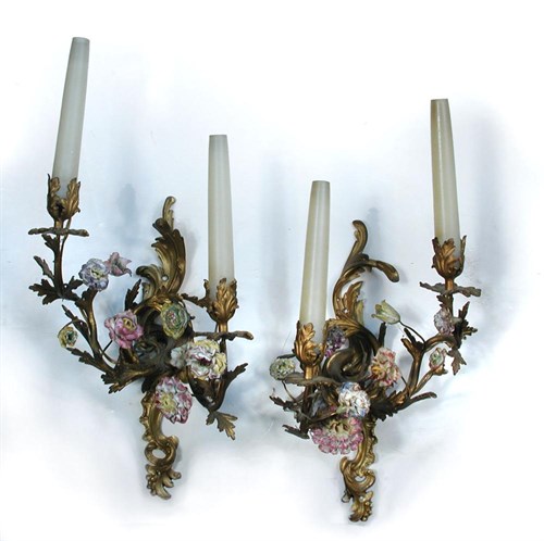 Lot 536 - A pair of early 20th century French gilt bronze wall lights