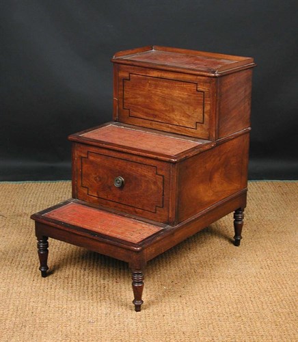 Lot 714 - A George III mahogany step commode