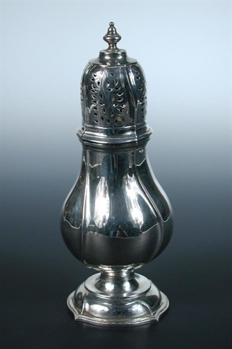 Lot 311 - An Edwardian silver sugar caster