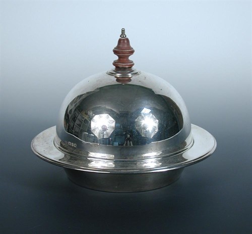 Lot 292 - A silver muffin dish and cover