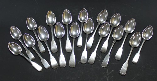 Lot 314 - Eighteen 19th century silver fiddle pattern teaspoons