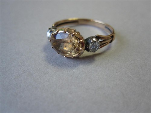 Lot 145 - A Georgian topaz and diamond ring