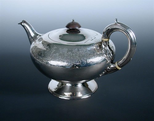 Lot 298 - A Victorian silver tea pot