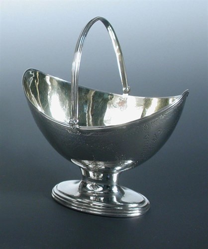 Lot 318 - A George III silver navette sugar bowl