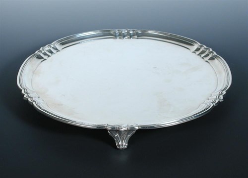 Lot 279 - A silver salver