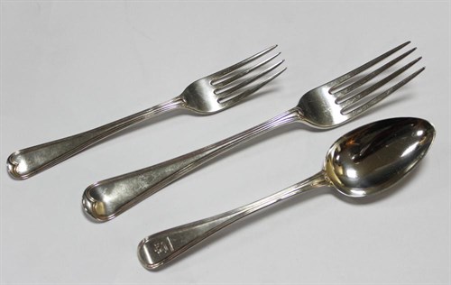 Lot 301 - A matched part service of George III Old English thread pattern flatware