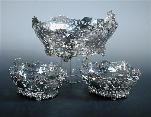Lot 282 - An Edwardian silver three piece garniture of baskets