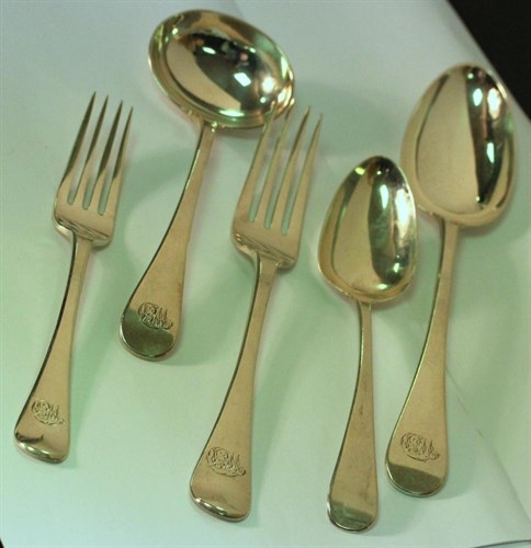 Lot 257 - A Victorian silver Old English pattern flatware service