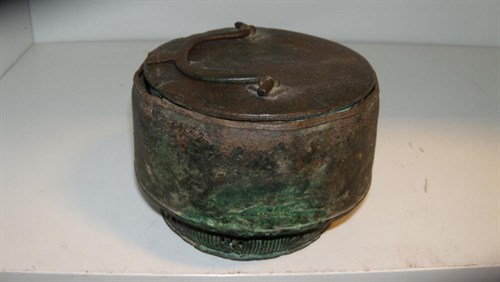 Lot 590 - An Asante bronze kuduo and cover