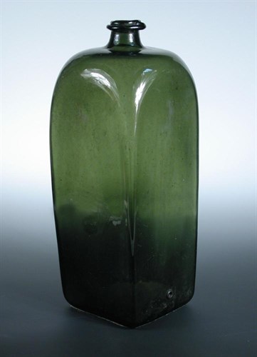 Lot 120 - A late 18th/early 19th century green glass bottle
