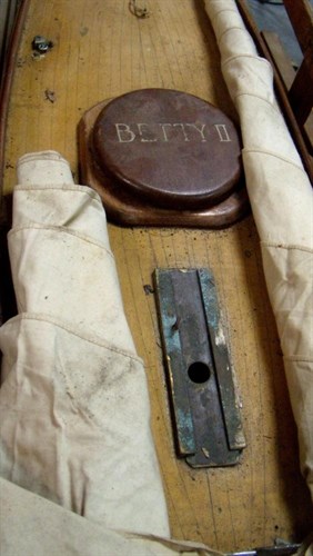 Lot 613 - 'Betty II', an early 20th century pond yacht