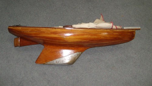 Lot 613 - 'Betty II', an early 20th century pond yacht