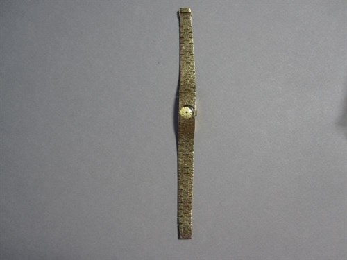 Lot 200 - A lady's 9ct gold wristwatch by Bueche Girod