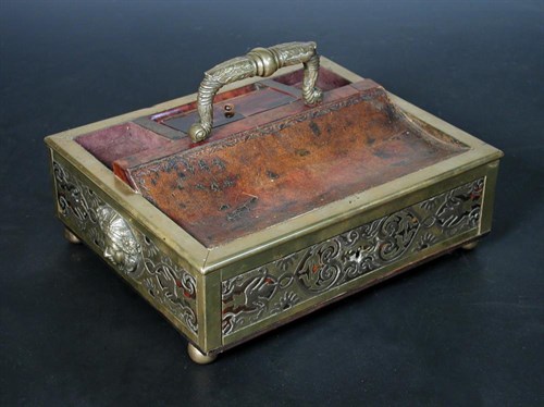 Lot 599 - An early 19th century Boulle inkstand