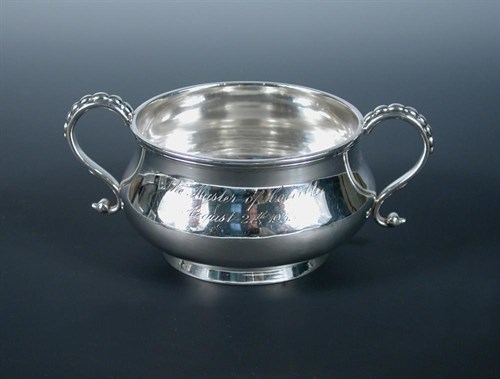 Lot 239 - A silver sugar bowl