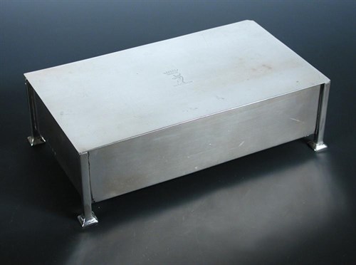 Lot 285 - A silver cigar box