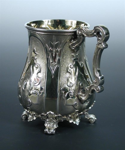 Lot 262 - A Victorian silver gilt christening mug