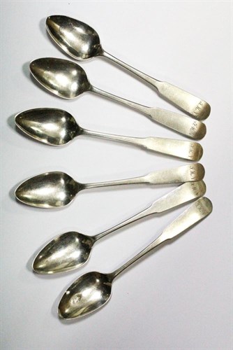 Lot 263 - A set of six Scottish Provincial fiddle pattern teaspoons