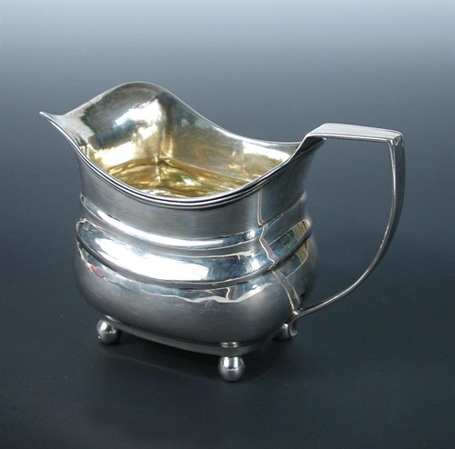 Lot 260 - A George III silver creamer