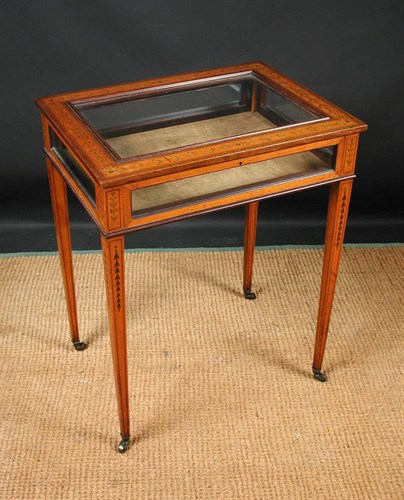 Lot 682 - A late Victorian satinwood bijouterie table, circa 1900