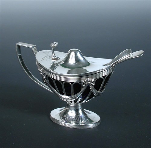 Lot 296 - An Edwardian silver mustard