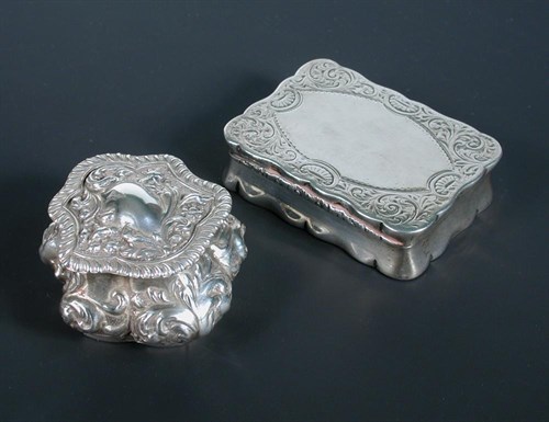 Lot 247 - An Edwardian silver pocket snuffbox.