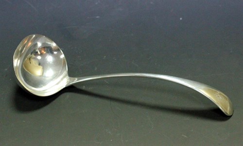 Lot 246 - An Edwardian silver Old English pattern soup ladle