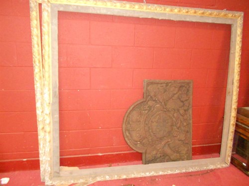 Lot 402 - An English 18th Century carved and giltwood...