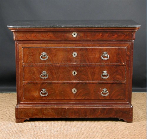 Lot 729 - A Biedermeier mahogany commode