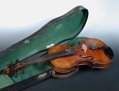Lot 616 - An 'Edward Withers, Wardour Street' cased late 19th century violin