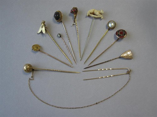 Lot 138 - A collection of ten assorted stick pins