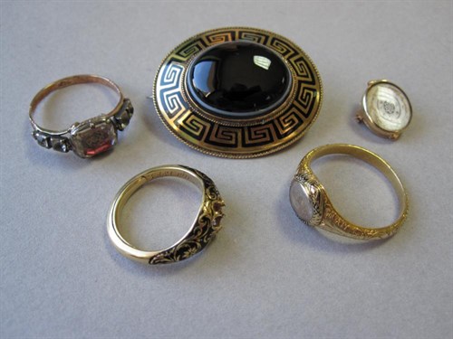 Lot 153 - A small collection of nineteenth century mourning jewellery