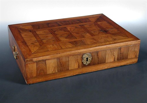 Lot 648 - A Queen Anne laburnum lace box, circa 1710
