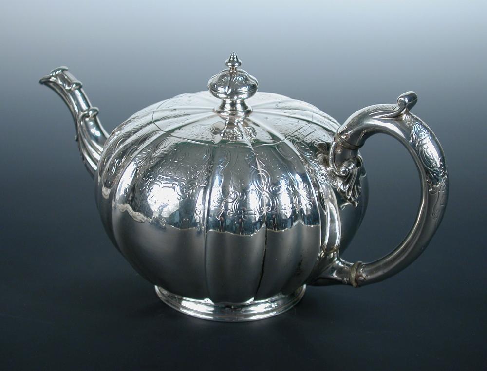 Lot 283 - A Victorian silver teapot