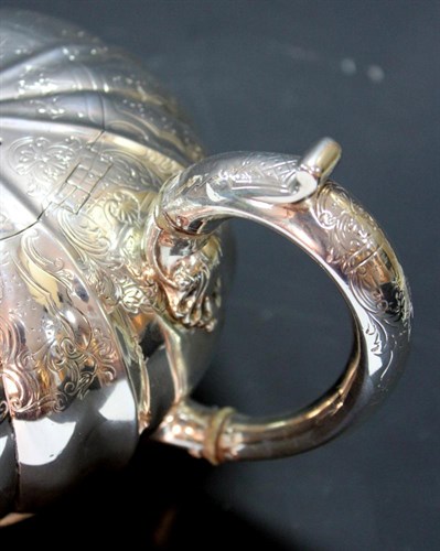 Lot 283 - A Victorian silver teapot