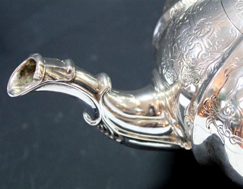Lot 283 - A Victorian silver teapot