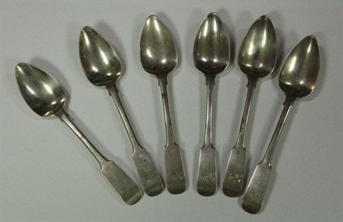 Lot 265 - A set of six Scottish provincial fiddle pattern silver teaspoons