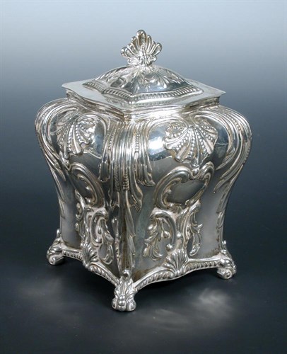 Lot 316 - A Victorian silver tea caddy