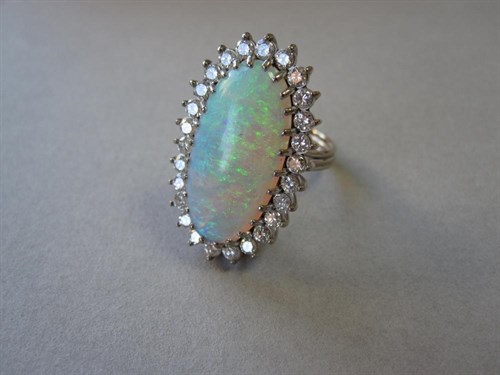 Lot 187 - An opal and diamond ring