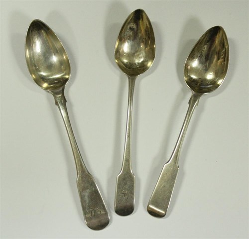 Lot 268 - Three Scottish Provincial silver fiddle pattern teaspoons