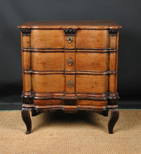 Lot 738 - An 18th century Dutch oak commode on stand