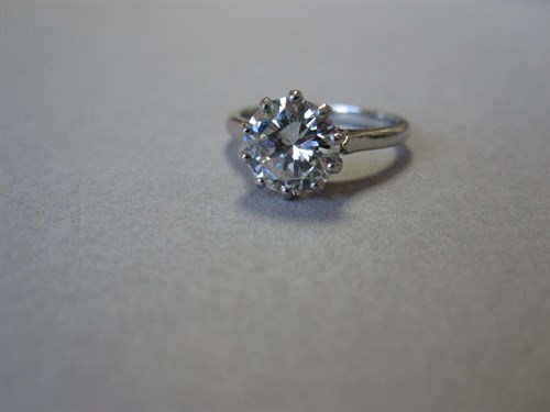 Lot 149 - A single stone diamond and  platinum ring