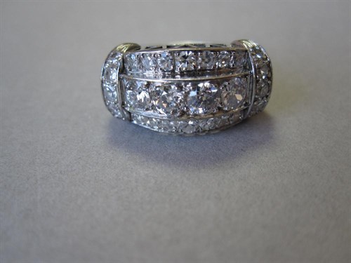 Lot 189 - A French diamond and platinum dress ring