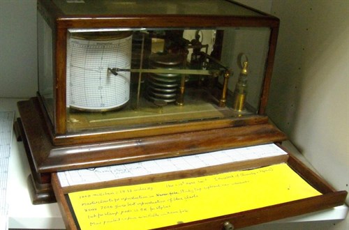 Lot 779 - A mahogany cased barograph, early 20th century