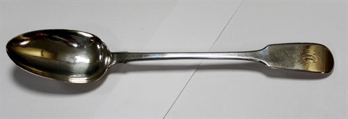 Lot 302 - A George III silver fiddle pattern gravy spoon