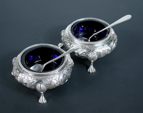 Lot 251 - A pair of Victorian silver tub salts