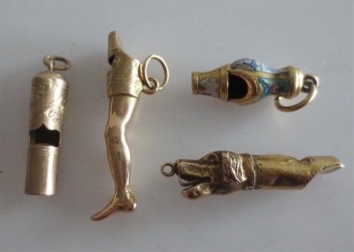 Lot 398 - A small 9ct gold whistle