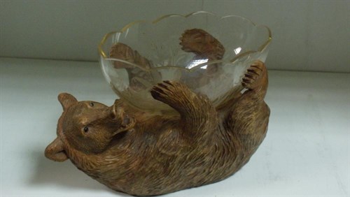 Lot 660 - A Black Forest carved wood bear bonbon dish