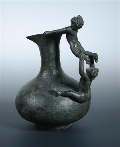 Lot 663 - A 19th century Grand Tour bronze Askos ewer