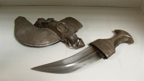 Lot 665 - A white metal mounted Yemeni jambiya dagger